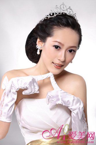 韩式新娘盘发3步教程 做浪漫新娘