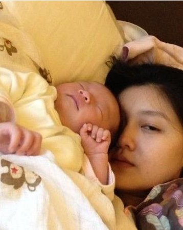 　　6月27日是汪小菲的生日，老婆大S带着初生女儿